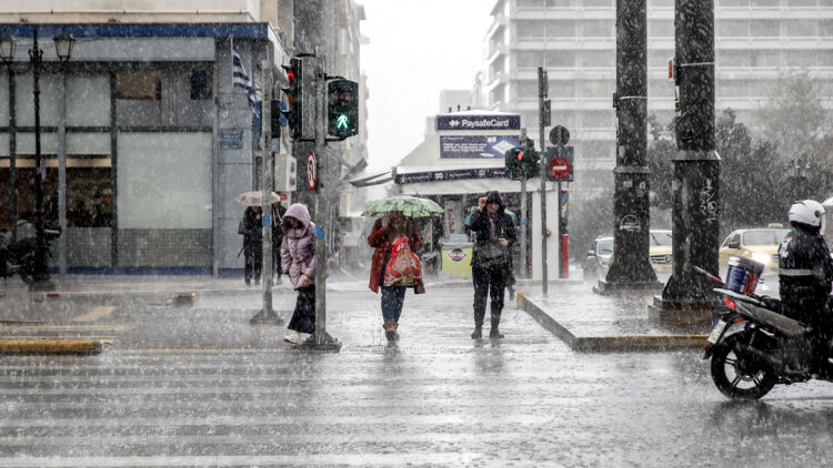 «Ζόρικη κι επικίνδυνη» η κακοκαιρία Erminio: Έρχεται «φορτωμένη» με καταιγίδες, χιόνια και μποφόρ, πού και πότε θα χτυπήσει