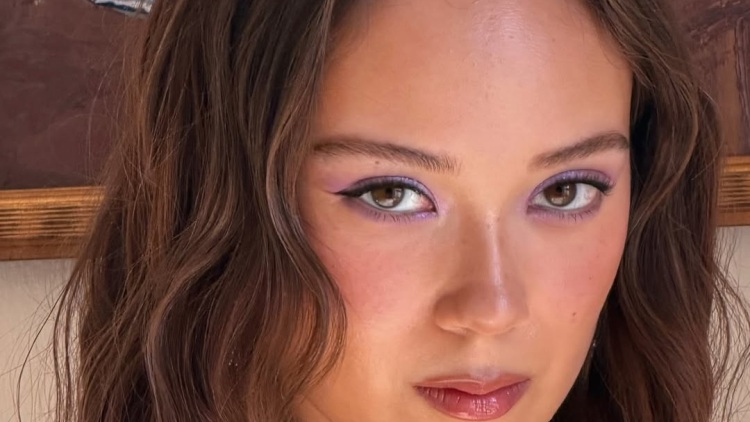 «Lilac eyes»: Το πιο φρέσκο makeup trend που υιοθετούν οι celebrities αυτή την άνοιξη
