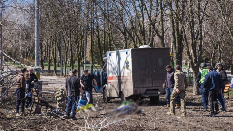 Τρεις νεκροί στην Κραματόρσκ από ρωσικό βομβαρδισμό, αντίποινα με drone στην Ταγκανρόγκ 