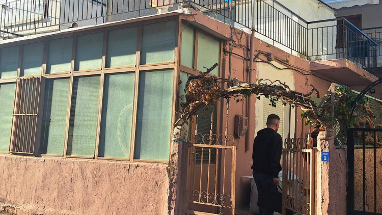 Θρίλερ στον Εύοσμο: Ίχνη στραγγαλισμού στην 59χρονη που βρέθηκε νεκρή, είχε ζώνη στον λαιμό της