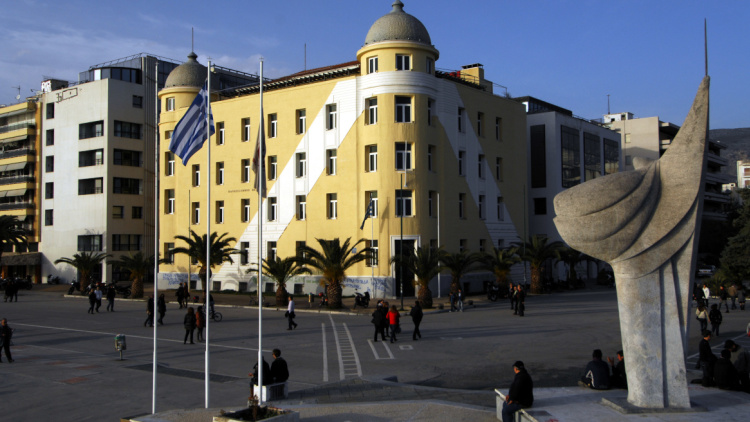 Ασύλληπτη τραγωδία στον Βόλο: Τρία παιδιά έχασαν και τους δύο γονείς μέσα σε λίγες ώρες
