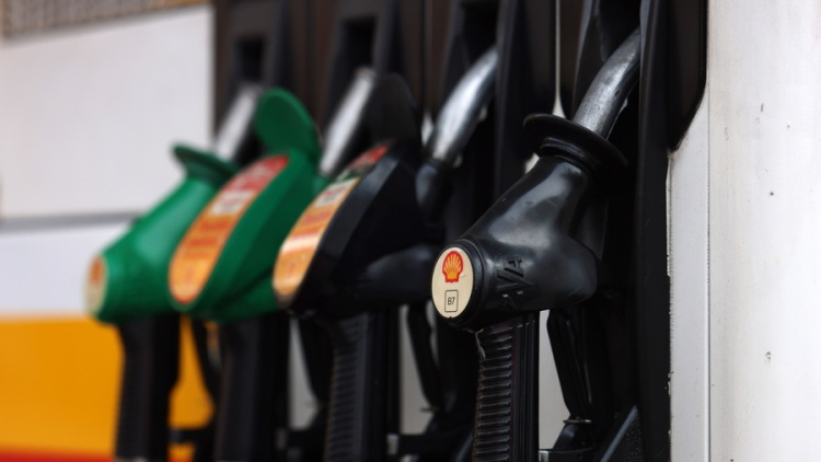 ΗΠΑ: Πάνω από 4 δολάρια το γαλόνι η βενζίνη για πρώτη φορά από το 2022 λόγω Ιράν