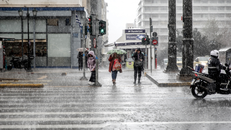 Σε επιφυλακή ο Δήμος Αθηναίων για την κακοκαιρία: Ζητά από όλους να αποφεύγουν τις άσκοπες μετακινήσεις 