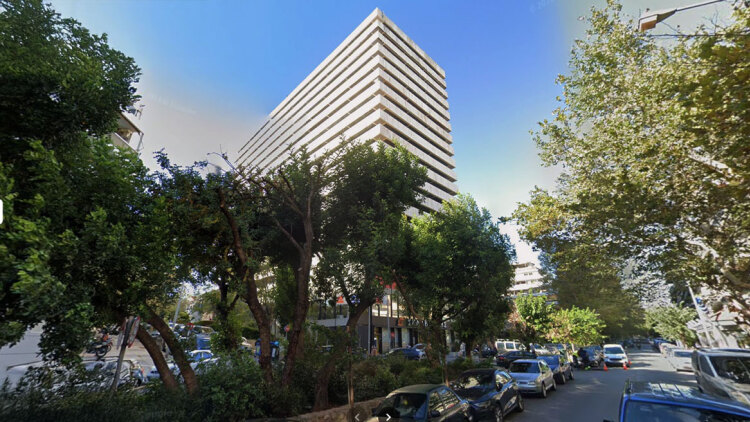 «Δεν έχουμε κάνει τίποτα παράνομο, στο ίδιο κτίριο στεγάζεται κι ο ΕΦΕΤ» λέει η οικογένεια στην οποία ανήκουν το κοτέτσι και η στάνη στους Αμπελόκηπους