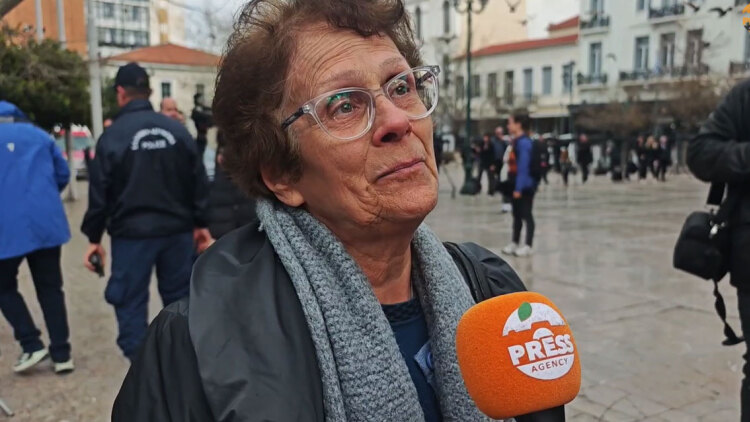 «Δεν θα υπάρξει δεύτερη, ήταν ψυχούλα και κυρία με Κ κεφαλαίο», πολίτες αποχαιρετούν τη Μαρινέλλα με δάκρυα στα μάτια, δείτε βίντεο