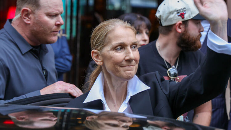 Σελίν Ντιόν: Πότε θα επιστρέψει στη σκηνή - Οι συναυλίες στο Παρίσι και η φωταγώγηση του Πύργου του Άιφελ (βίντεο)