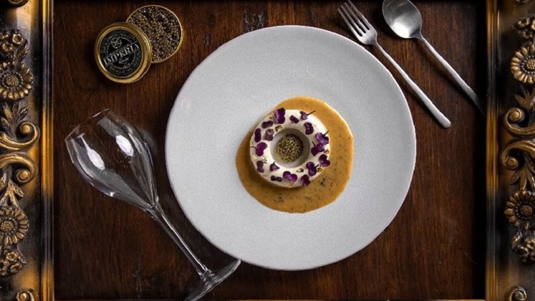 Dessert Wise: Στo πρώτο εστιατόριο για επιδόρπια στην Αθήνα για σορμπέ πιπεριάς και γλυκό με αυγοτάραχο