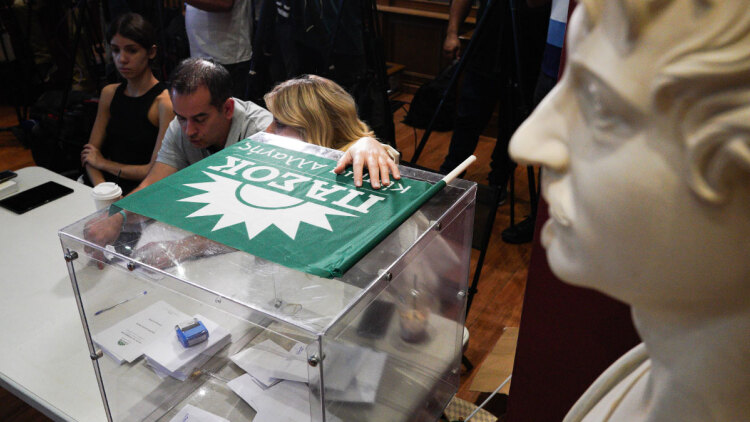 ΠΑΣΟΚ: Όλα τα ονόματα και οι σταυροί στη νέα Κεντρική Επιτροπή, πρώτος ο Λευτέρης Καρχιμάκης
