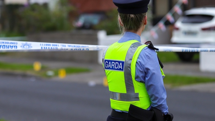 Ιρλανδία: Ένοπλοι απείλησαν διανομέα και τον ανάγκασαν να οδηγήσει ΙΧ με βόμβα έξω από αστυνομικό τμήμα