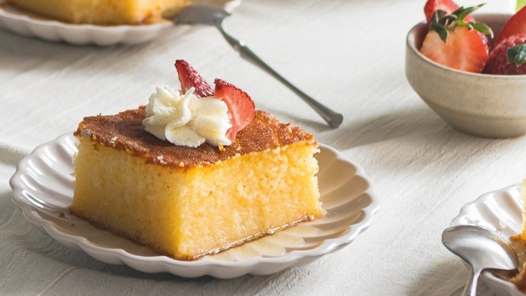 Γιαουρτίνη, σιροπιαστό με πρόβειο γιαούρτι