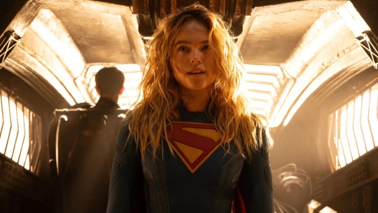 Αυτό είναι το επίσημο τρέιλερ για το Supergirl, στο καστ της ταινίας και ο Τζέισον Μομόα
