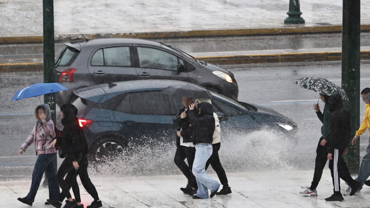 Βροχές, καταιγίδες και αφρικανική σκόνη την Τετάρτη: Χάρτες με τις περιοχές που θα επηρεαστούν από τα έντονα φαινόμενα