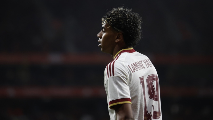 Το ξέσπασμα του Γιαμάλ για τα ισλαμοφοβικά συνθήματα: «Είμαι Μουσουλμάνος, δόξα τω θεώ»