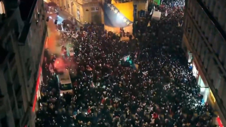 Μουντιάλ 2026: Λαοθάλασσα στους δρόμους του Σαράγεβο για την πρόκριση της Βοσνίας επί της Ιταλίας, δείτε βίντεο