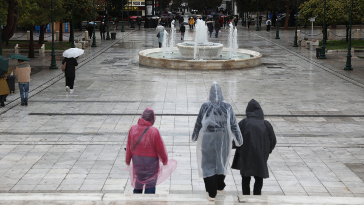 Πώς θα κινηθεί η κακοκαιρία Erminio τις επόμενες ώρες: Κόκκινη προειδοποίηση σε δύο περιοχές την Πέμπτη, αφρικανική σκόνη μέχρι την Παρασκευή