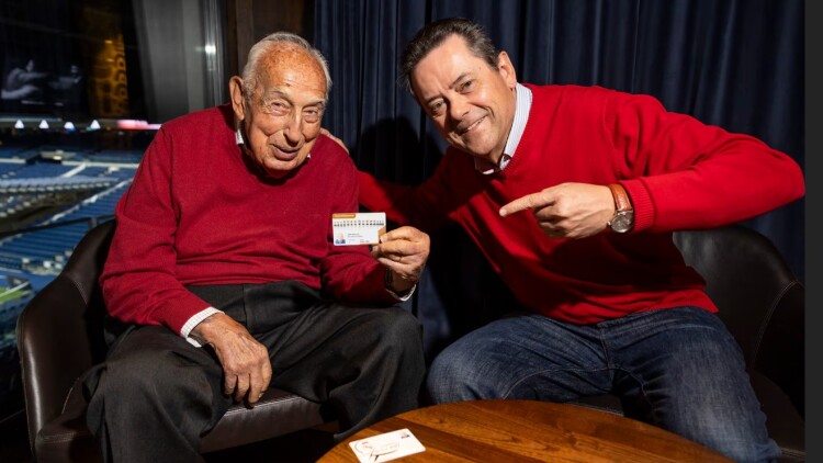 Πέπε Ντε Κάρλος: Ο άνθρωπος που από το 1940 δεν έχει χάσει αγώνα της Ρεάλ Μαδρίτης και την έχει δει να κατακτά 15 κύπελλα πρωταθλητριών