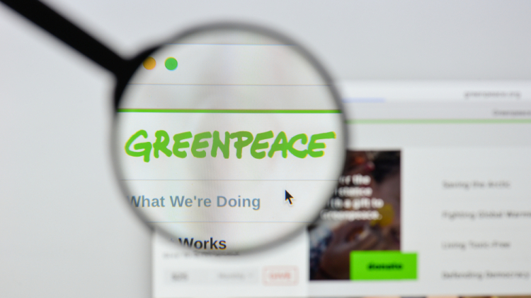 Η Greenpeace κατηγορεί τις πετρελαϊκές εταιρίες ότι πραγματοποιούν υπερκέρδη λόγω του πολέμου στη Μέση Ανατολή