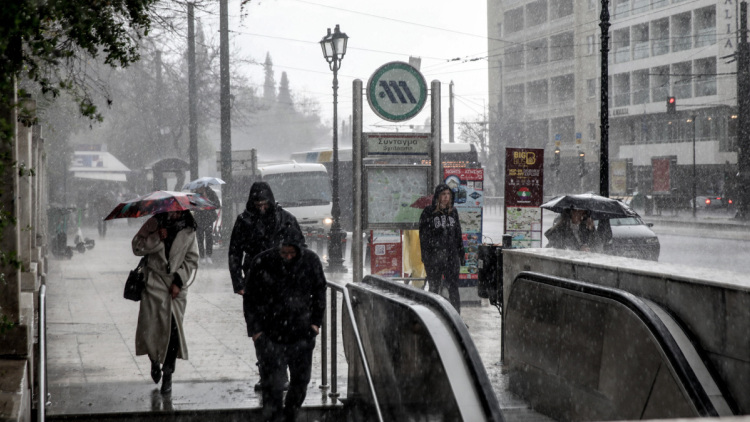 Μήνυμα του 112 στην Αττική λόγω της κακοκαιρίας: «Περιορίστε τις μετακινήσεις έως τα μεσάνυχτα»