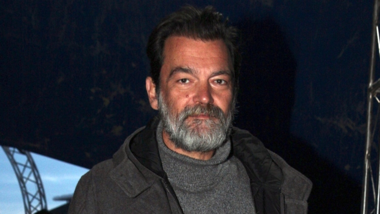 Κωνσταντίνος Καζάκος: Σκεφτόμουν πάντα ότι δεν πρέπει να κάνω κάποια βλακεία και εκθέσω τους γονείς μου