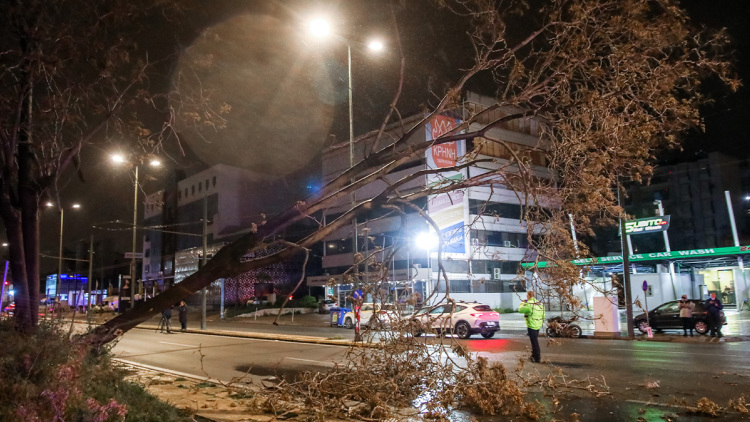 Πώς θα κινηθεί η κακοκαιρία Erminio τις επόμενες ώρες: Κόκκινη προειδοποίηση σε δύο περιοχές την Πέμπτη, αφρικανική σκόνη μέχρι την Παρασκευή