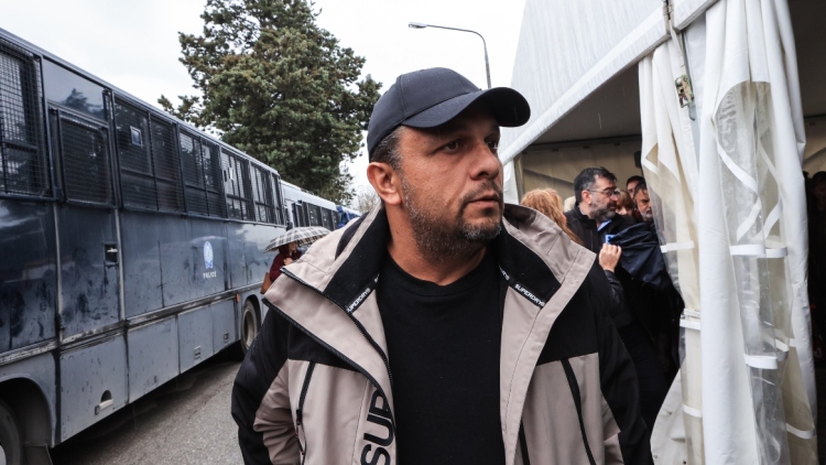 Γιαννακός για Ρούτσι: Είχε λιποθυμικό επεισόδιο, «του ασκήθηκε βία από αστυνομικούς», καταγγέλλει η Κωνσταντοπούλου