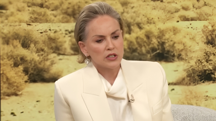 Σάρον Στόουν για τη «σκληρή» σεξουαλικότητα στην τηλεόραση: Πλέον προσπερνάω τις ερωτικές σκηνές