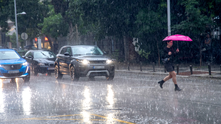 Κακοκαιρία Erminio: Δύσκολο 48ωρο για επτά περιοχές - Σε δύο φάσεις οι καταιγίδες στην Αττική, live η πορεία του καιρού