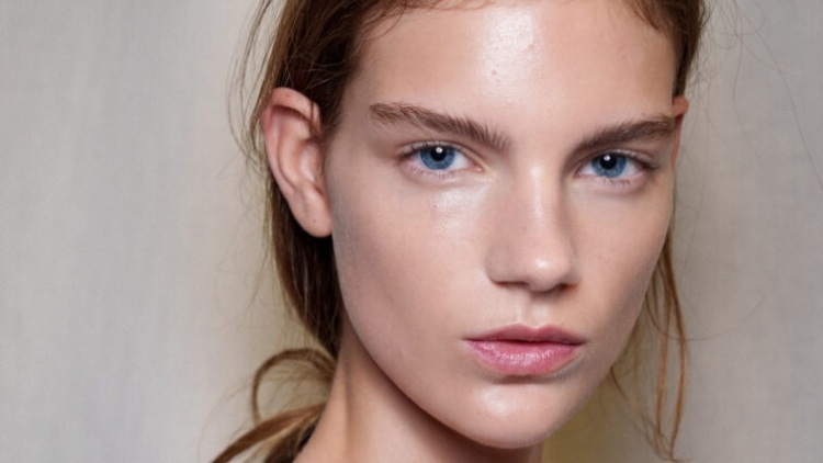 Σημάδια ακμής στην επιδερμίδα: Τρία tip για να τα εξαφανίσετε