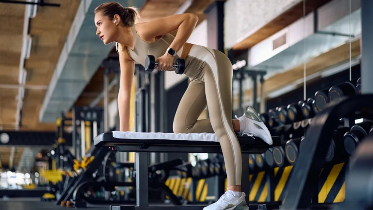 Βάρη – Αντιστάσεις: Η θαυματουργή προπόνηση που «θωρακίζει» μύες, οστά και μεταβολισμό
