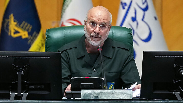 Πρόεδρος ιρανικού κοινοβουλίου: Επτά εκατομμύρια Ιρανοί σας περιμένουμε έτοιμοι, οπλισμένοι και με το κεφάλι ψηλά