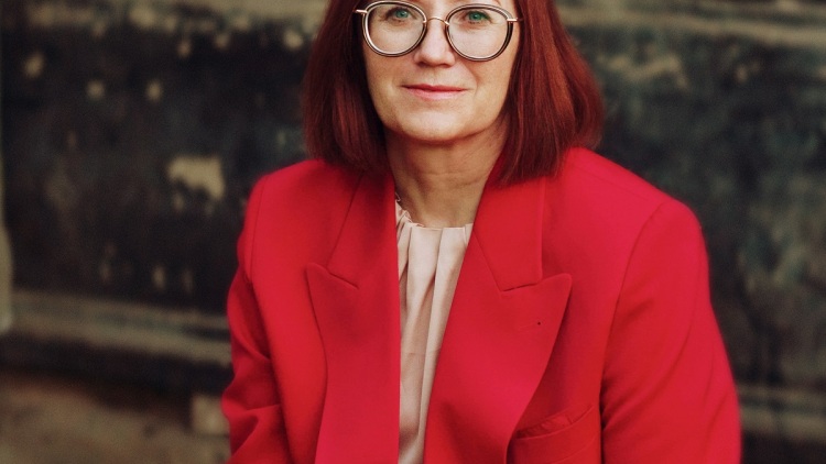 Το Σύνδρομο της Αόρατης Γυναίκας και γιατί «χτυπά» μετά τα πενήντα
