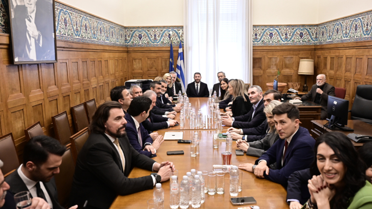 ΠΑΣΟΚ: Oλομέτωπη επίθεση στην κυβέρνηση - Τι συζήτησαν στην κοινοβουλευτική ομάδα
