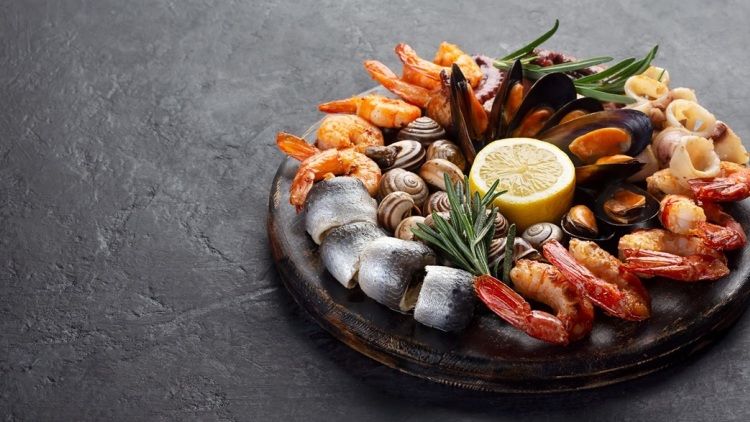 Τι πρέπει να προσέχουμε όταν δίνουμε στα παιδιά θαλασσινά