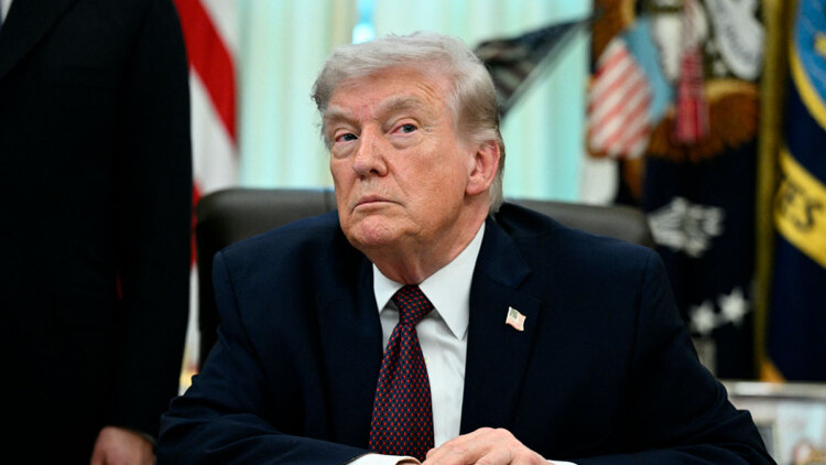 Τραμπ στο Fox News: Στείλαμε όπλα στους Ιρανούς διαδηλωτές - Πιθανή η συμφωνία με την Τεχεράνη μέχρι τη Δευτέρα, αλλιώς σκέφτομαι να τα ανατινάξω όλα