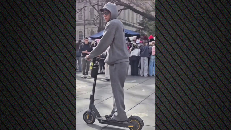 Κιλιάν Εμπαπέ: Βόλτες στη Νέα Υόρκη με ηλεκτρικό πατίνι για τον Γάλλο σταρ, δείτε βίντεο 