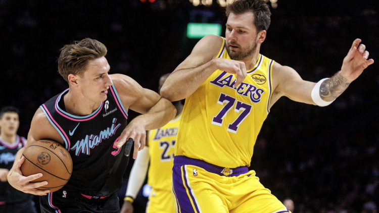 Σοκ στους Λέικερς με Ντόντσιτς, που χάνει το υπόλοιπο της κανονικής περιόδου