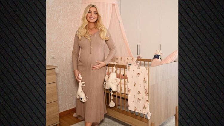 Ο τοκετός της Κατερίνας Καινούργιου, το όνομα της κόρης της και οι ευχές: «Ο σύντροφός της μόλις είδε το μωρό συγκινήθηκε»