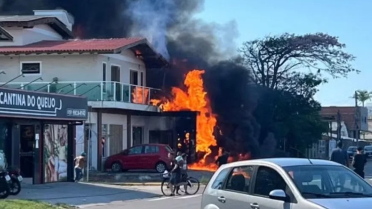 Τέσσερις νεκροί εξαιτίας συντριβής ιδιωτικού αεροσκάφους σε εστιατόριο στη Βραζιλία, δείτε βίντεο 