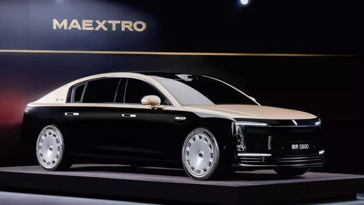 Η σούπερ πολυτελής κινεζική λιμουζίνα απειλεί τους Γερμανούς
