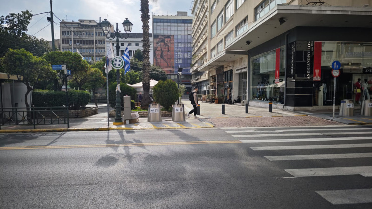 Σε κρίσιμη κατάσταση ο 17χρονος που παρασύρθηκε από λεωφορείο στον Πειραιά - Πώς έγινε το τροχαίο