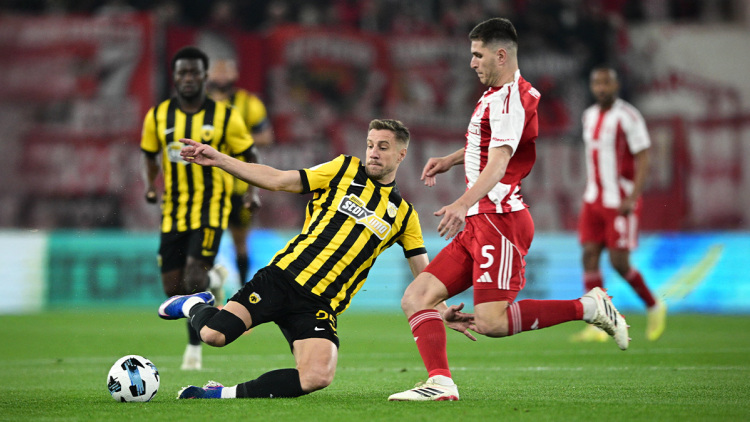 Ολυμπιακός - ΑΕΚ 0-1 (Α' ημίχρονο): Γκολ από τα αποδυτήρια για την Ένωση, live ο αγώνας στο Καραϊσκάκη 