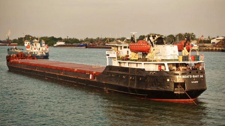 Τουλάχιστον ένας νεκρός και δύο αγνοούμενοι μετά από βύθιση πλοίου που μετέφερε σιτάρι στην Αζοφική Θάλασσα