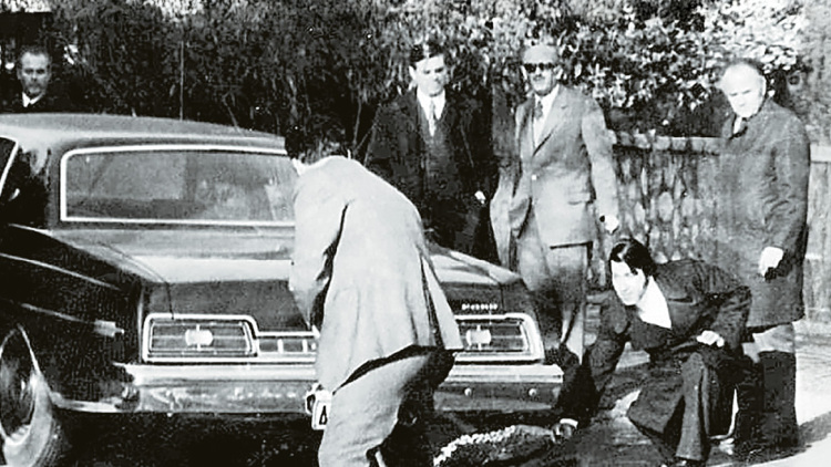 Τι δεν μάθαμε για τη 17 Νοέμβρη: Η ξανθιά στη δολοφονία Γουέλς και ο συντάκτης των σημειώσεων στην Πάρνηθα
