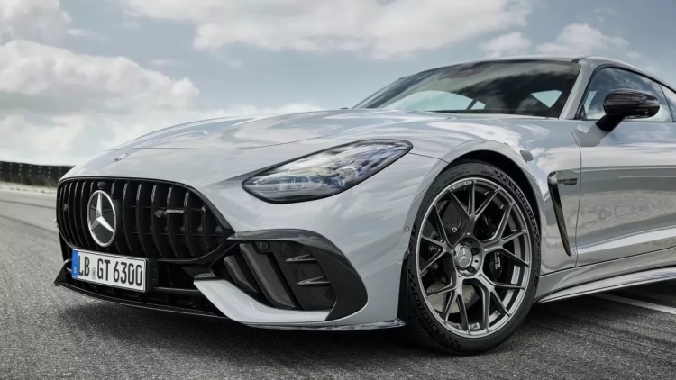 Mercedes: Η AMG GT 63 Pro δεν «κλέβει» πελάτες