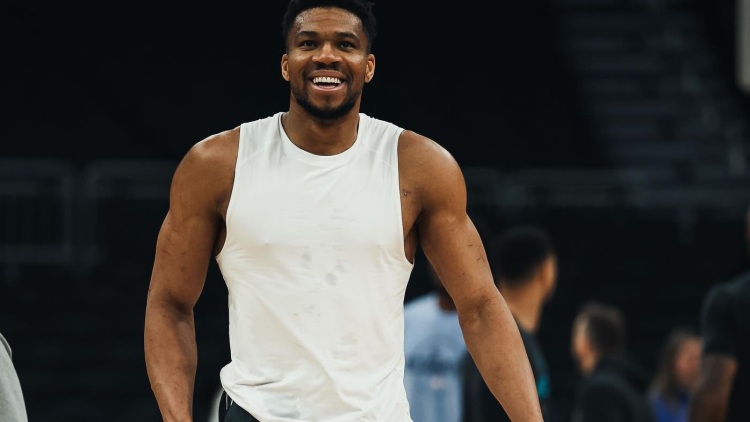 Γιάννης Αντετοκούνμπο: Νέες αιχμές με ανάρτηση και πανηγυρισμοί για το άλεϊ ουπ του Άλεξ στον Θανάση