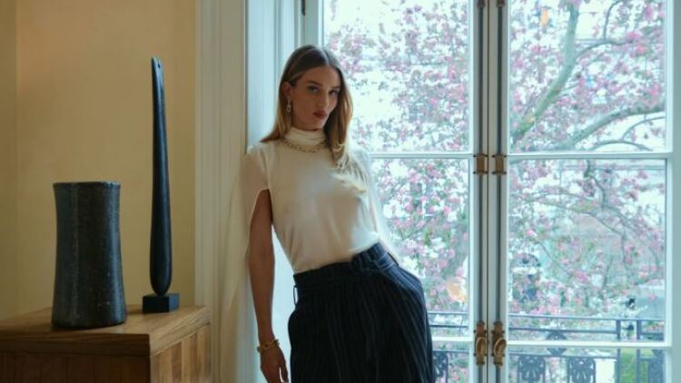 Ρόζι Χάντινγκτον-Γουάιτλι και Μόνικα Μπελούτσι: Ανέδειξαν το ίδιο ελληνικό τραγούδι
