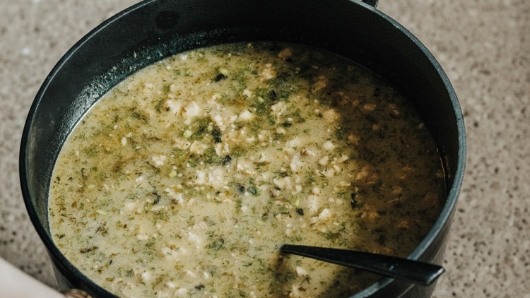 Μαγειρίτσα με τραχανά του Αθηναγόρα Κωστάκου