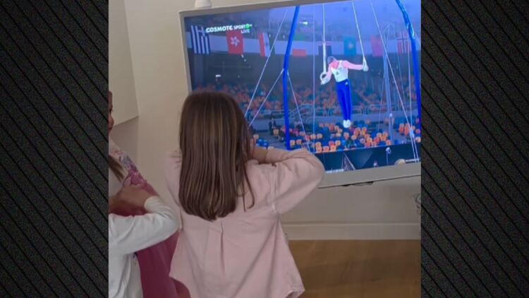 Λευτέρης Πετρούνιας: Η αντίδραση των κορών του που τον έβλεπαν από την τηλεόραση στον τελικό του Παγκοσμίου Κυπέλλου του Καΐρου, δείτε βίντεο
