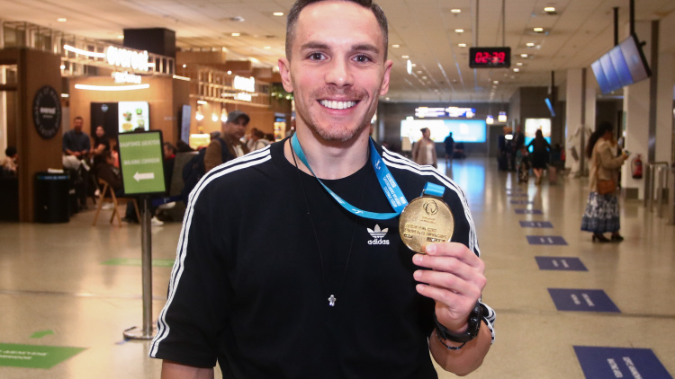 Λευτέρης Πετρούνιας: Οι κόρες του πανηγυρίζουν έξαλλα το χρυσό μετάλλιο, δείτε βίντεο 