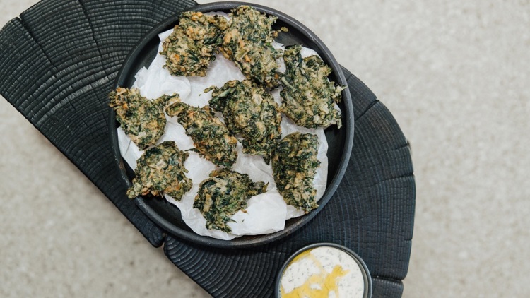 Πιταρούδια με χόρτα του Αθηναγόρα Κωστάκου